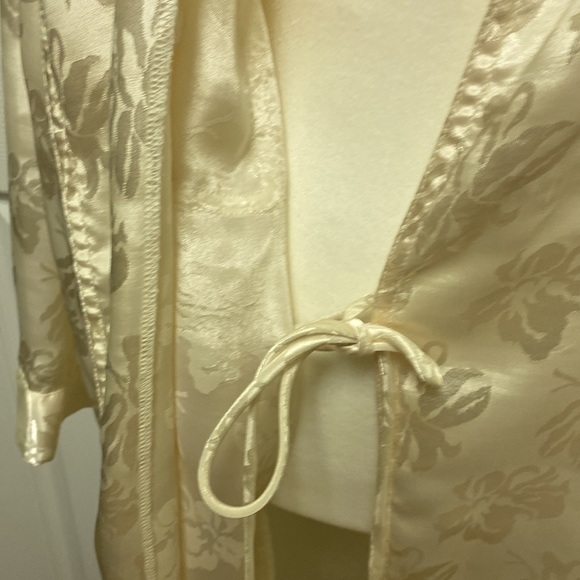 Victoria’s Secret cream colored robe - Picture 6 of 9